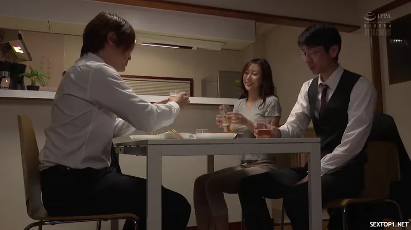 đến nhà sếp ở nhờ, cưỡng hiếp luôn cô vợ sếp